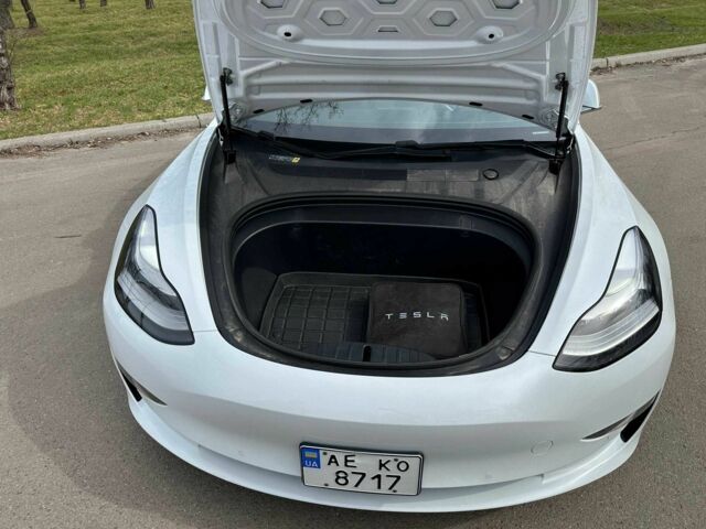 Белый Тесла Модель 3, объемом двигателя 0 л и пробегом 1 тыс. км за 18500 $, фото 8 на Automoto.ua