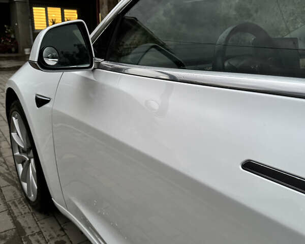 Белый Тесла Модель 3, объемом двигателя 0 л и пробегом 123 тыс. км за 16499 $, фото 13 на Automoto.ua