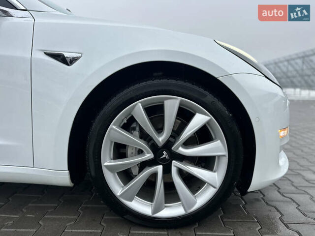 Білий Тесла Модель 3, об'ємом двигуна 0 л та пробігом 118 тис. км за 14999 $, фото 15 на Automoto.ua