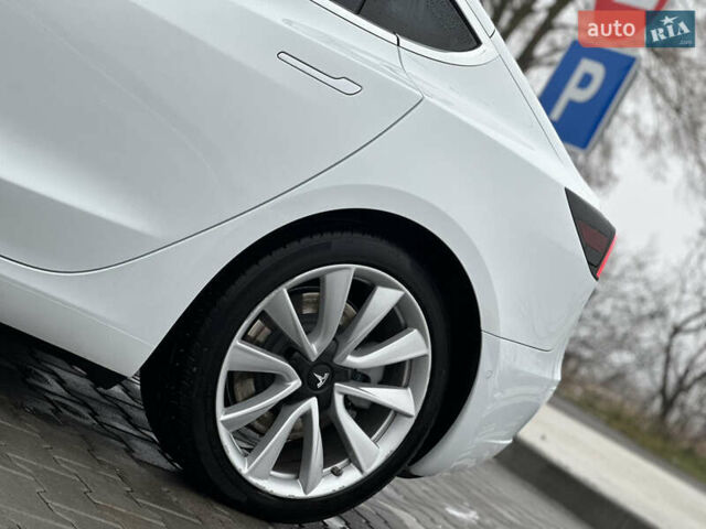 Білий Тесла Модель 3, об'ємом двигуна 0 л та пробігом 118 тис. км за 14999 $, фото 42 на Automoto.ua