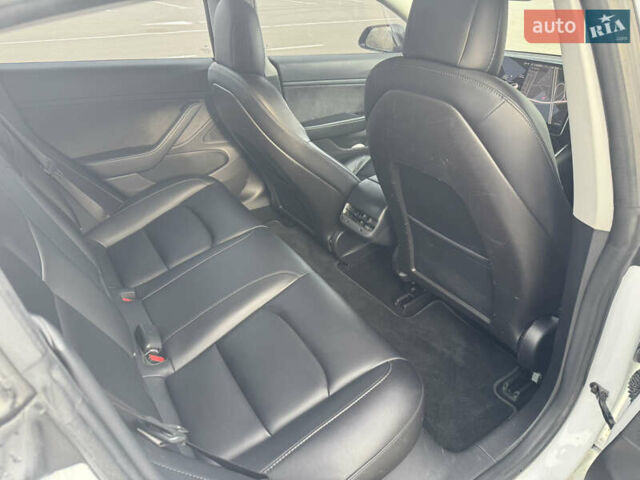 Белый Тесла Модель 3, объемом двигателя 0 л и пробегом 299 тыс. км за 16000 $, фото 15 на Automoto.ua