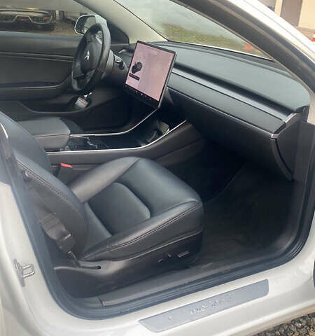 Белый Тесла Модель 3, объемом двигателя 0 л и пробегом 100 тыс. км за 15200 $, фото 9 на Automoto.ua