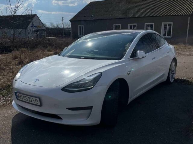 Білий Тесла Модель 3, об'ємом двигуна 0 л та пробігом 51 тис. км за 18500 $, фото 3 на Automoto.ua