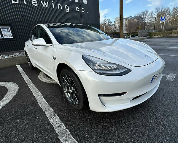 Белый Тесла Модель 3, объемом двигателя 0 л и пробегом 63 тыс. км за 17900 $, фото 6 на Automoto.ua