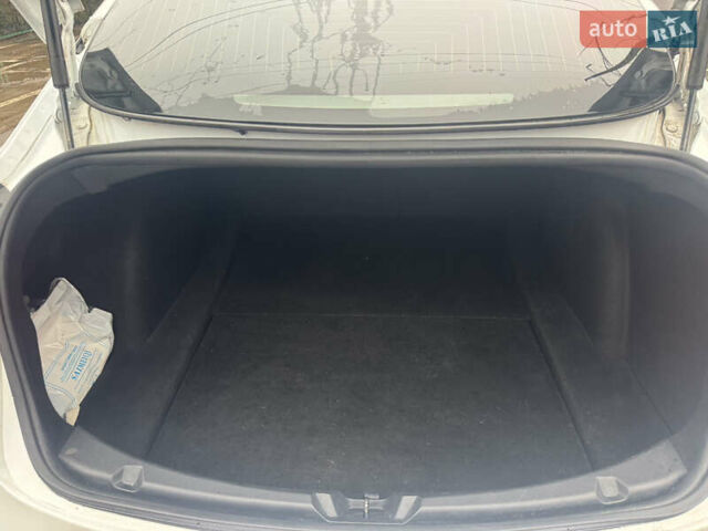 Білий Тесла Модель 3, об'ємом двигуна 0 л та пробігом 185 тис. км за 15200 $, фото 12 на Automoto.ua