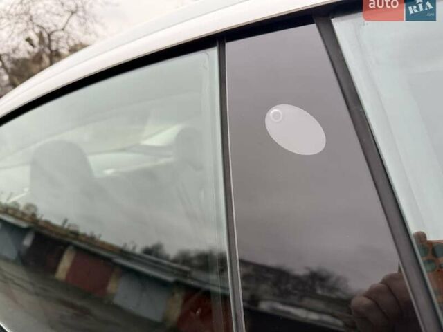 Білий Тесла Модель 3, об'ємом двигуна 0 л та пробігом 93 тис. км за 15800 $, фото 38 на Automoto.ua
