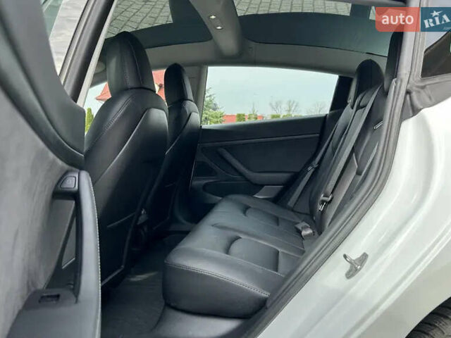 Тесла Модель 3 2018 в Киеве на Automoto.ua Белый Тесла Модель 3, объемом двигателя 0 л и пробегом 150 тыс. км за 25700 $, фото 10 на Automoto.ua