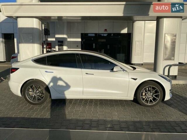 Білий Тесла Модель 3, об'ємом двигуна 0 л та пробігом 170 тис. км за 15700 $, фото 3 на Automoto.ua