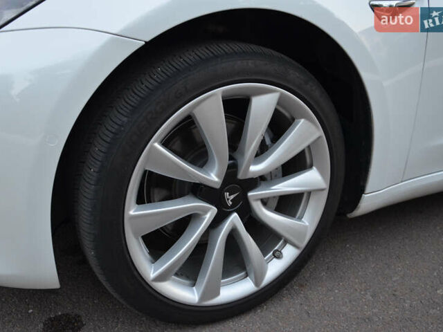 Белый Тесла Модель 3, объемом двигателя 0 л и пробегом 120 тыс. км за 17800 $, фото 9 на Automoto.ua