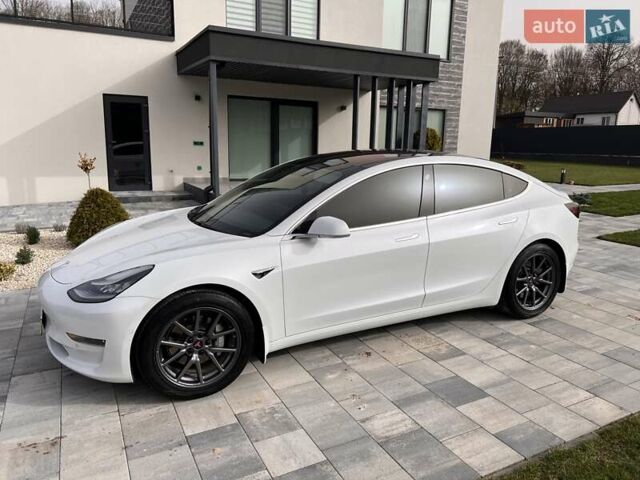 Белый Тесла Модель 3, объемом двигателя 0 л и пробегом 132 тыс. км за 20100 $, фото 4 на Automoto.ua