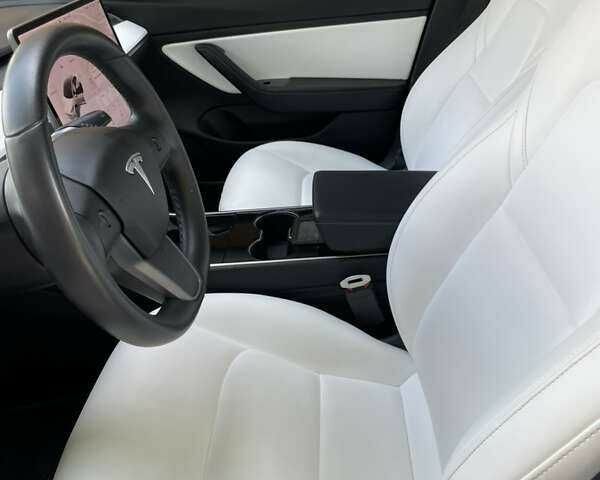 Білий Тесла Модель 3, об'ємом двигуна 0 л та пробігом 62 тис. км за 12930 $, фото 9 на Automoto.ua