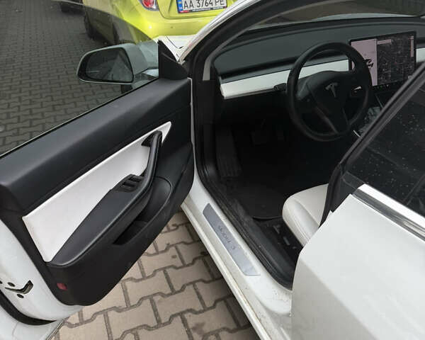 Білий Тесла Модель 3, об'ємом двигуна 0 л та пробігом 144 тис. км за 15500 $, фото 15 на Automoto.ua