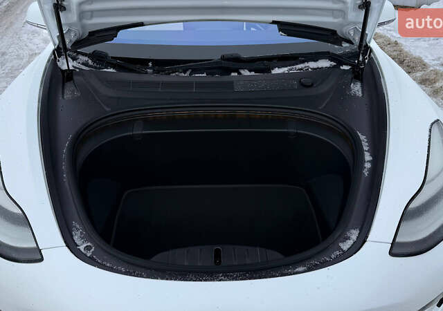 Білий Тесла Модель 3, об'ємом двигуна 0 л та пробігом 100 тис. км за 16500 $, фото 20 на Automoto.ua
