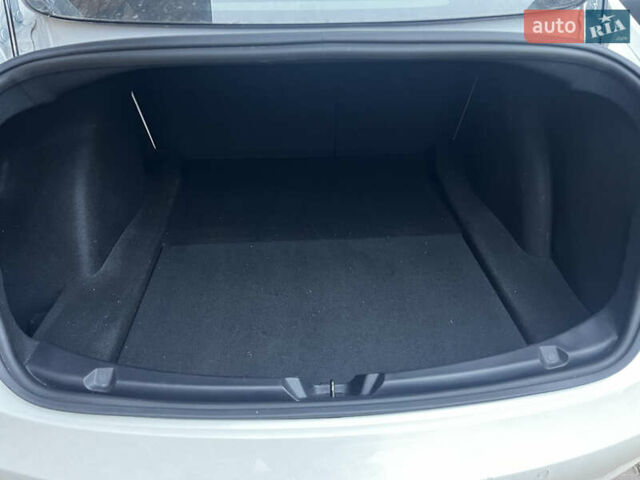 Белый Тесла Модель 3, объемом двигателя 0 л и пробегом 85 тыс. км за 19399 $, фото 30 на Automoto.ua