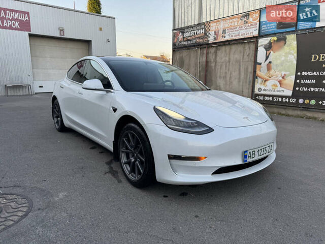 Белый Тесла Модель 3, объемом двигателя 0 л и пробегом 104 тыс. км за 18500 $, фото 1 на Automoto.ua