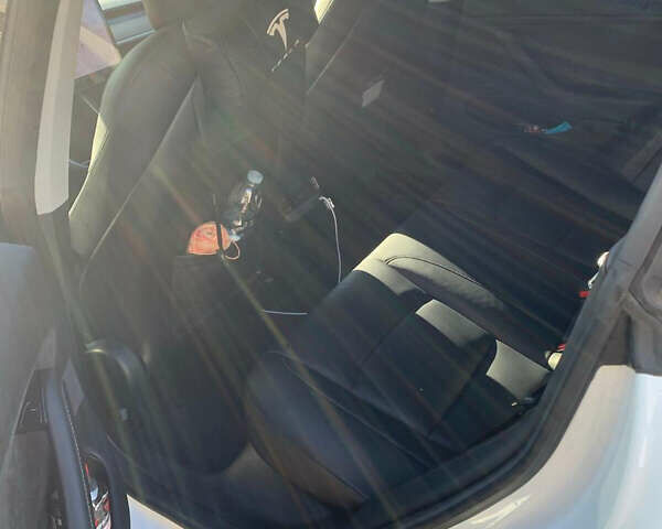 Білий Тесла Модель 3, об'ємом двигуна 0 л та пробігом 121 тис. км за 17500 $, фото 7 на Automoto.ua