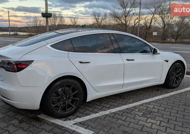 Білий Тесла Модель 3, об'ємом двигуна 0 л та пробігом 143 тис. км за 16700 $, фото 6 на Automoto.ua