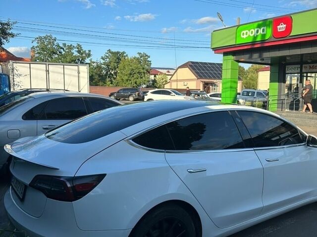 Білий Тесла Модель 3, об'ємом двигуна 0 л та пробігом 125 тис. км за 17000 $, фото 3 на Automoto.ua