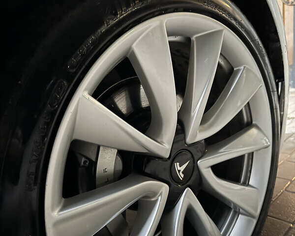 Белый Тесла Модель 3, объемом двигателя 0 л и пробегом 123 тыс. км за 16900 $, фото 31 на Automoto.ua