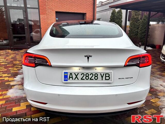 Белый Тесла Модель 3, объемом двигателя 0.3 л и пробегом 149 тыс. км за 16900 $, фото 3 на Automoto.ua