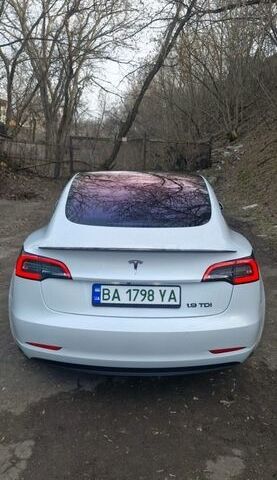Білий Тесла Модель 3, об'ємом двигуна 0 л та пробігом 160 тис. км за 17000 $, фото 15 на Automoto.ua