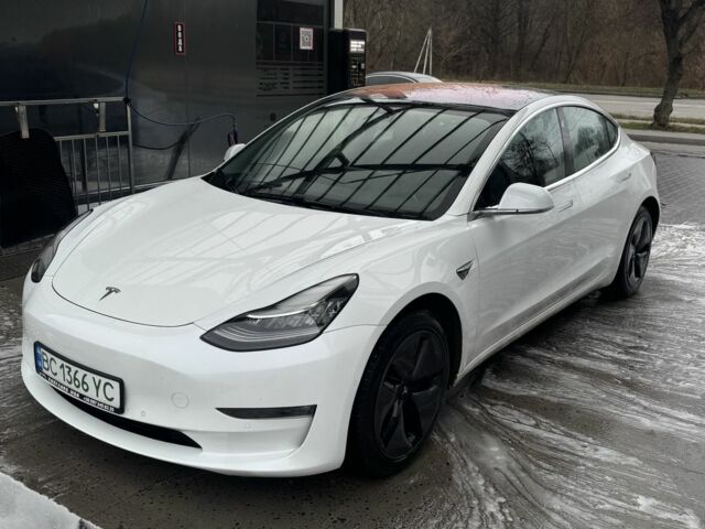 Білий Тесла Модель 3, об'ємом двигуна 0 л та пробігом 130 тис. км за 16000 $, фото 1 на Automoto.ua