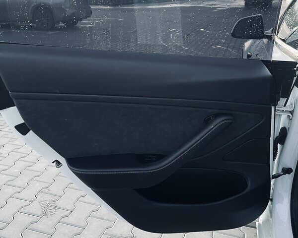 Білий Тесла Модель 3, об'ємом двигуна 0 л та пробігом 172 тис. км за 16500 $, фото 16 на Automoto.ua