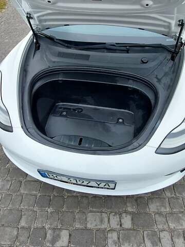 Белый Тесла Модель 3, объемом двигателя 0 л и пробегом 123 тыс. км за 17300 $, фото 6 на Automoto.ua