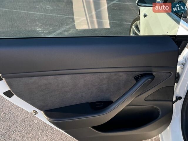 Білий Тесла Модель 3, об'ємом двигуна 0 л та пробігом 95 тис. км за 17200 $, фото 11 на Automoto.ua
