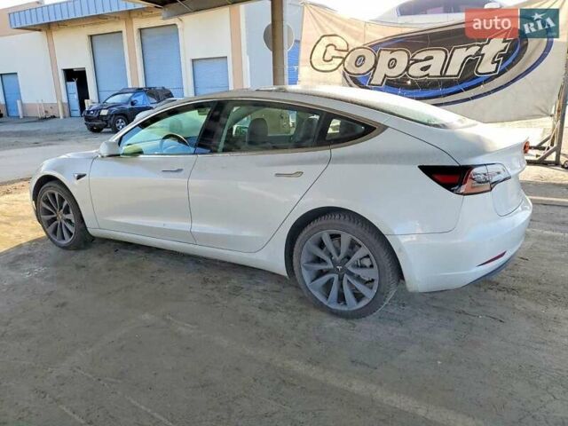 Білий Тесла Модель 3, об'ємом двигуна 0 л та пробігом 70 тис. км за 5000 $, фото 1 на Automoto.ua