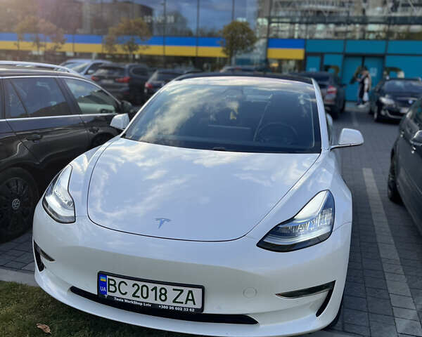 Белый Тесла Модель 3, объемом двигателя 0 л и пробегом 78 тыс. км за 27300 $, фото 12 на Automoto.ua