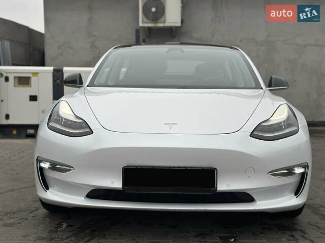 Білий Тесла Модель 3, об'ємом двигуна 0 л та пробігом 89 тис. км за 20500 $, фото 1 на Automoto.ua