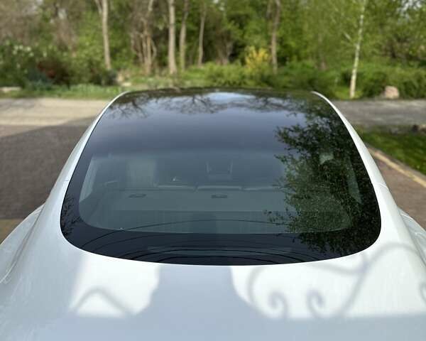 Белый Тесла Модель 3, объемом двигателя 0 л и пробегом 80 тыс. км за 22200 $, фото 19 на Automoto.ua