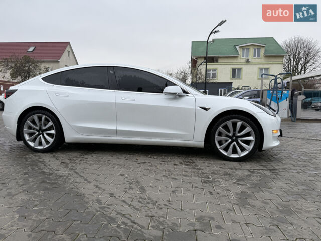 Белый Тесла Модель 3, объемом двигателя 0 л и пробегом 123 тыс. км за 17000 $, фото 1 на Automoto.ua