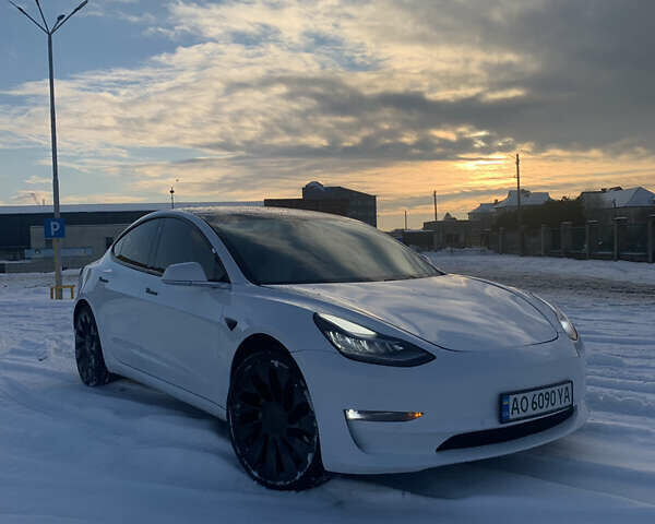 Белый Тесла Модель 3, объемом двигателя 0 л и пробегом 150 тыс. км за 14999 $, фото 1 на Automoto.ua