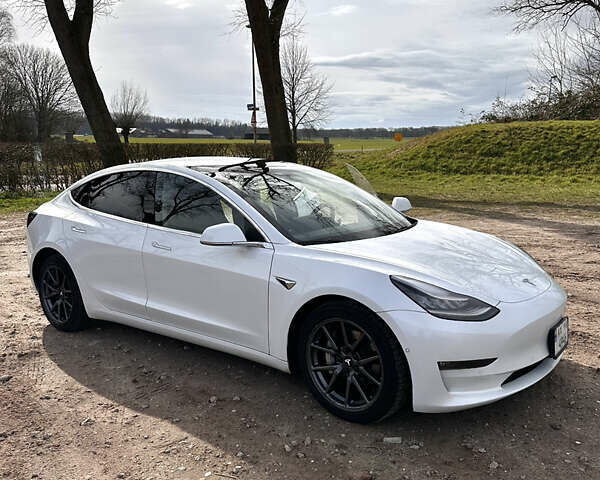 Белый Тесла Модель 3, объемом двигателя 0 л и пробегом 138 тыс. км за 17299 $, фото 4 на Automoto.ua
