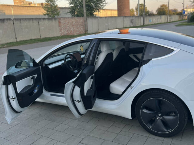 Белый Тесла Модель 3, объемом двигателя 0 л и пробегом 133 тыс. км за 17500 $, фото 12 на Automoto.ua