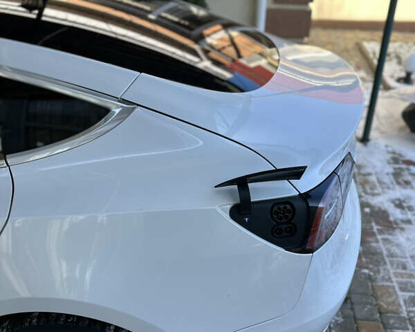 Белый Тесла Модель 3, объемом двигателя 0 л и пробегом 91 тыс. км за 17000 $, фото 14 на Automoto.ua