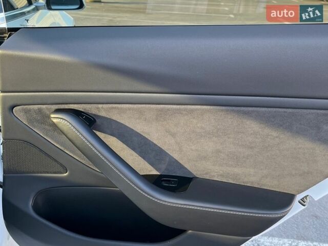 Білий Тесла Модель 3, об'ємом двигуна 0 л та пробігом 95 тис. км за 17200 $, фото 10 на Automoto.ua