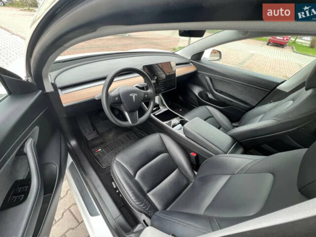 Білий Тесла Модель 3, об'ємом двигуна 0 л та пробігом 150 тис. км за 25700 $, фото 8 на Automoto.ua