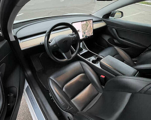 Белый Тесла Модель 3, объемом двигателя 0 л и пробегом 196 тыс. км за 15500 $, фото 9 на Automoto.ua