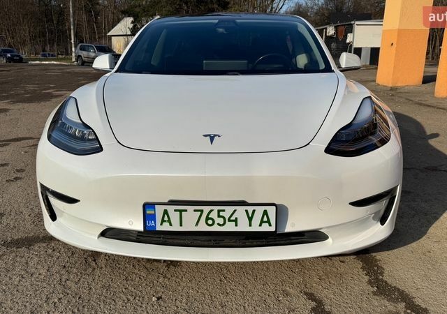 Білий Тесла Модель 3, об'ємом двигуна 0 л та пробігом 136 тис. км за 15950 $, фото 1 на Automoto.ua