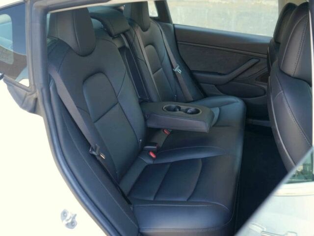 Тесла Модель 3 2018 в Киеве на Automoto.ua Белый Тесла Модель 3, объемом двигателя 0 л и пробегом 43 тыс. км за 7500 $, фото 10 на Automoto.ua