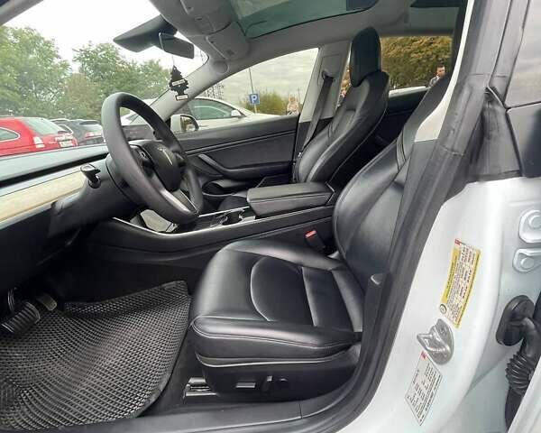 Белый Тесла Модель 3, объемом двигателя 0 л и пробегом 151 тыс. км за 17300 $, фото 8 на Automoto.ua