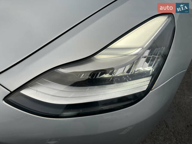 Белый Тесла Модель 3, объемом двигателя 0 л и пробегом 108 тыс. км за 17500 $, фото 31 на Automoto.ua