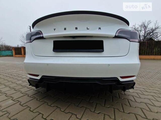 Белый Тесла Модель 3, объемом двигателя 0 л и пробегом 50 тыс. км за 26500 $, фото 8 на Automoto.ua