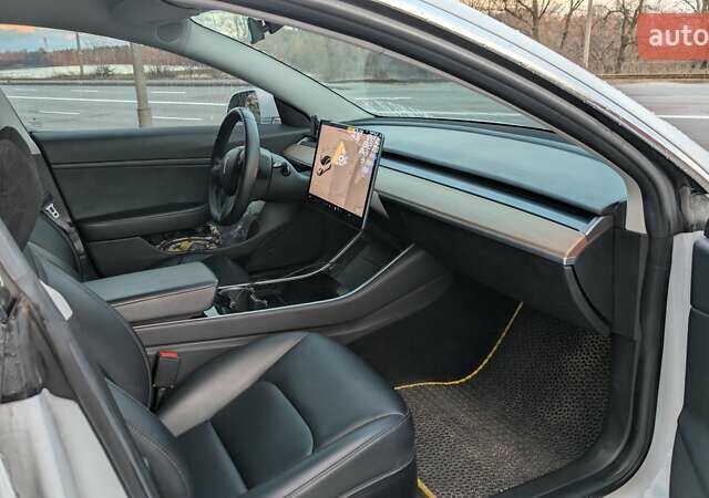 Білий Тесла Модель 3, об'ємом двигуна 0 л та пробігом 143 тис. км за 16700 $, фото 14 на Automoto.ua