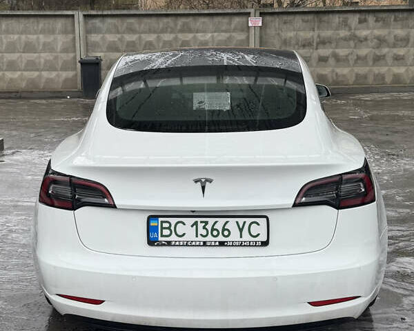 Белый Тесла Модель 3, объемом двигателя 0 л и пробегом 131 тыс. км за 16000 $, фото 3 на Automoto.ua