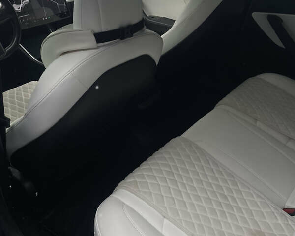 Белый Тесла Модель 3, объемом двигателя 0 л и пробегом 105 тыс. км за 19999 $, фото 22 на Automoto.ua