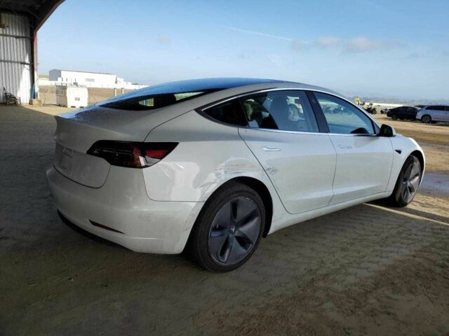 Белый Тесла Модель 3, объемом двигателя 0 л и пробегом 35 тыс. км за 5700 $, фото 2 на Automoto.ua